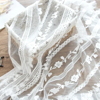 Tecido de malha Bordado Fio Macio Flores Brancas Lace Vestido de Tecido Vestuário de Tecido DIY Para Vestidos, saias, toalhas de mesa, cortinas